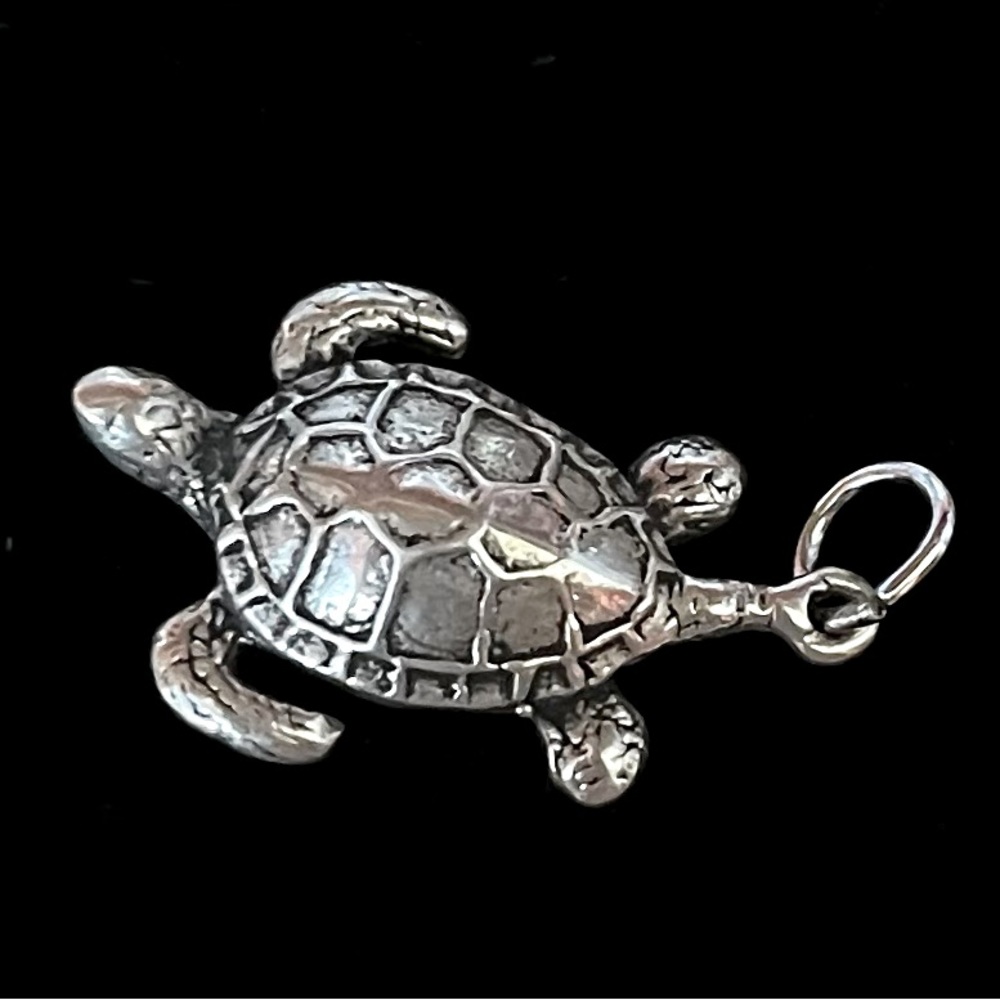 Sea turtle charm Sterling